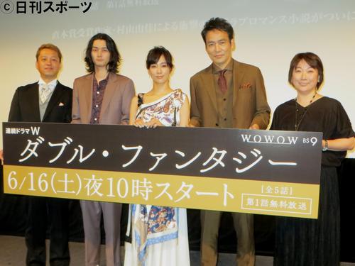 舞台あいさつを行った、から御法川修監督、柳俊太郎、水川あさみ、村上弘明、村山由佳さん