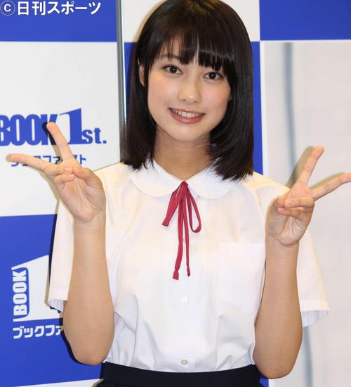 制服姿で登場した玉田志織（撮影・杉山理紗）