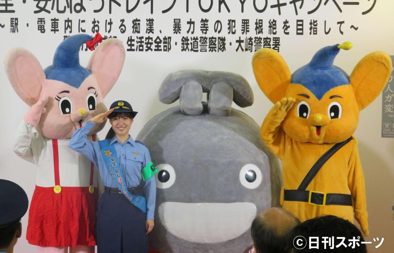 女性警察官の制服姿で登場した瀧本美織