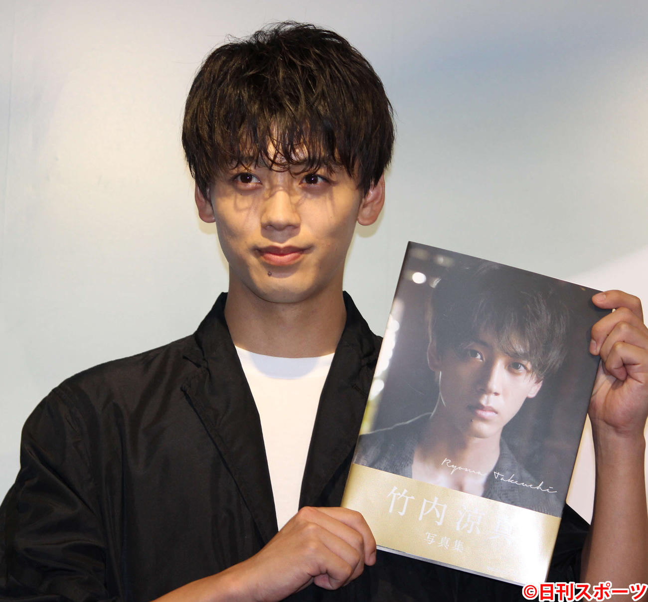 竹内涼真「最高傑作」ヒゲも毛穴も見える写真集PR - 芸能 : 日刊スポーツ