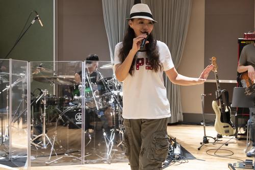 デビュー40周年で初のリリックビデオを公開した杏里