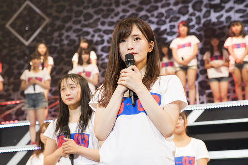 涙ぐみながら卒業を発表する山本彩（Ｃ）ＮＭＢ４８