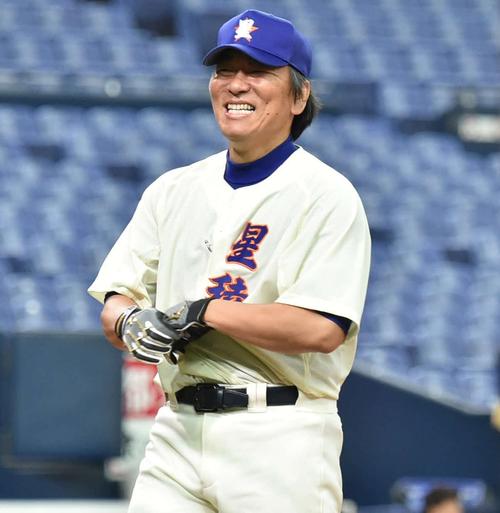 26年ぶりに星稜高校時代のユニフォーム姿を披露した松井秀喜氏