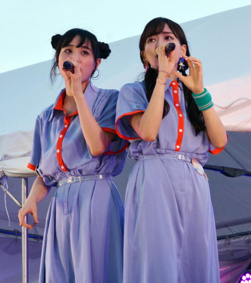かわいいステージを見せるBitter&Sweet(撮影・高橋美空)
