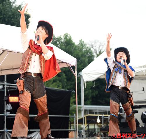 ポップな曲調で観客を盛り上げるはやぶさ(撮影・横山健太)