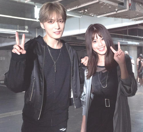 ジェジュン新曲MVに今田美桜、たき火で身寄せ合い - 韓国エンタメ
