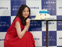 足立梨花26歳誕生日に 来ないでくれと願う歳に 芸能 日刊スポーツ