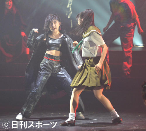 セーラー服姿でハイキック／29日芸能社会ニュース - 芸能ライブ速報