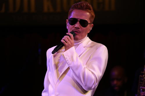 ライブ&レストラン「LDH kichen」オープニングイベントに出演したEXILEのATSUSHI