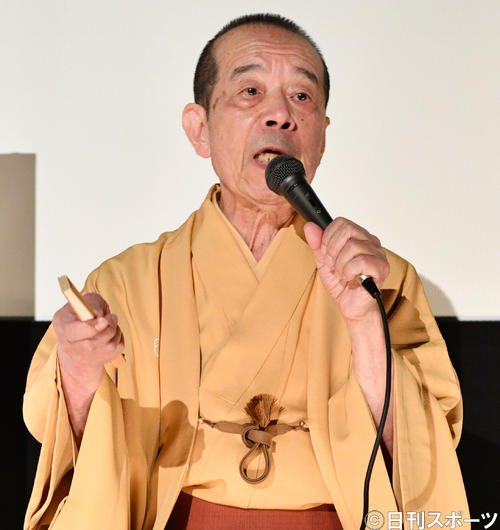 映画「家へ帰ろう」のトークイベントで自身の戦時中の体験を語った林家木久扇（撮影・滝沢徹郎）