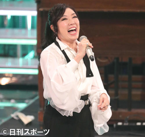 熱唱する松任谷由実(撮影・垰建太)