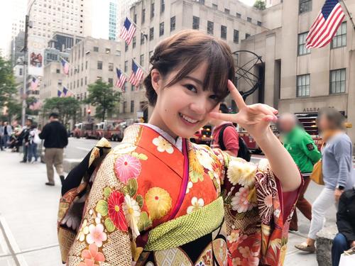 生田絵梨花セカンド写真集「インターミッション」の先行カット。ニューヨーク五番街で振り袖姿を披露