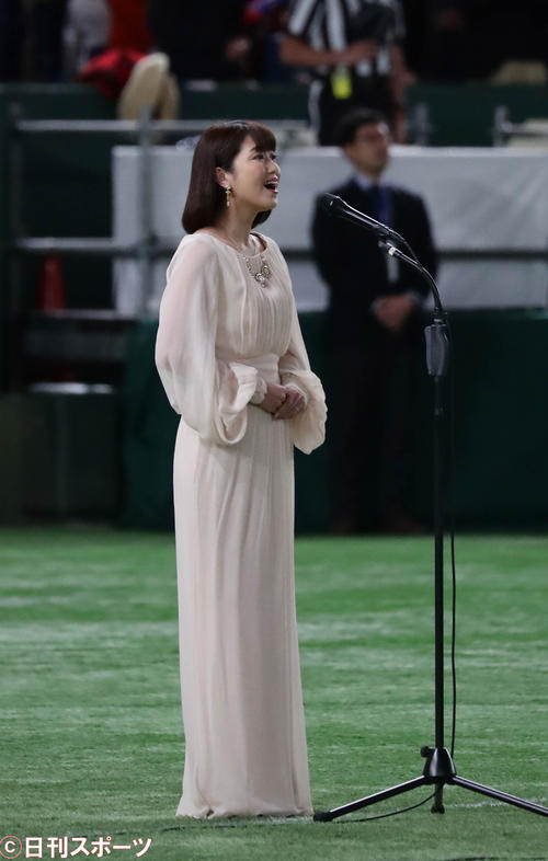 新妻聖子 緊張感すごい 東京ドームで君が代独唱 音楽 日刊スポーツ