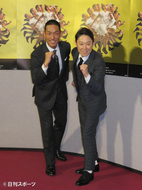 来年のNHK大河ドラマ「いだてん」の試写会に出席した中村勘九郎（左）と阿部サダヲ
