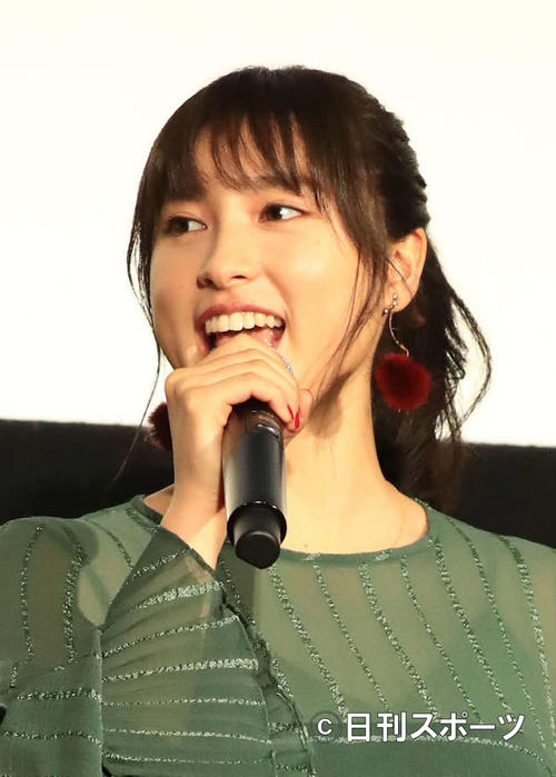 映画「春待つ僕ら」の舞台あいさつに臨む土屋太鳳（撮影・江口和貴）