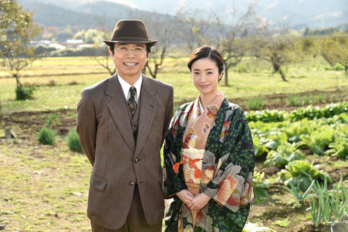 カンテレ開局60周年特別ドラマ「僕が笑うと」で戦時中の夫婦を演じる井ノ原快彦（左）と上戸彩