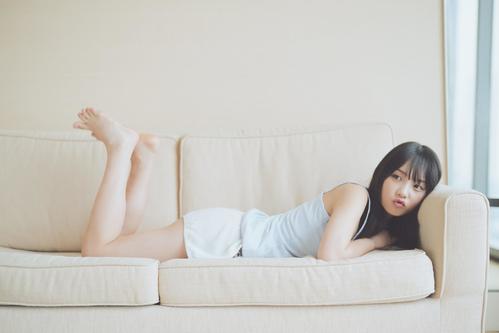 重版が決まった与田祐希写真集「日向の温度」の収録カット