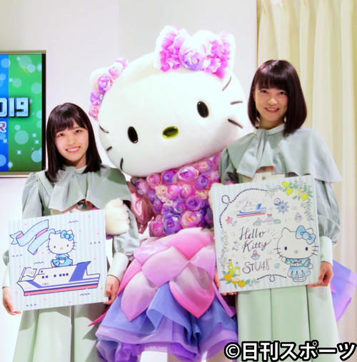 「SANRIO EXPO2019」の報道関係者向け事前公開に出席した、左から岩田陽菜、ハローキティ、田中皓子(撮影・上岡豊)