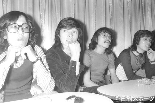 GS再編で結成した新グループ、ピッグ。左からベース岸部修三、ボーカル萩原健一さん、リードギター井上堯之さん、ボーカル沢田研二（1971年1月11日撮影）