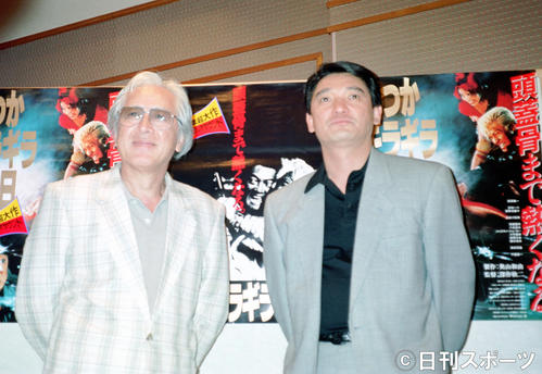 映画「いつかギラギラする日」　深作欣二監督（左）と萩原健一さん（1992年9月4日撮影）