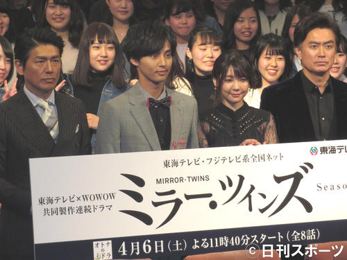 主演ドラマのイベントに出席した藤ケ谷太輔(左から2人目)。左から高橋克典、1人おいて倉科カナ、石黒賢(撮影・横山慧)