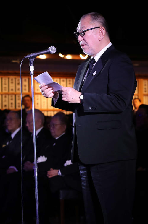 「内田裕也Rock’n　Roll葬」で弔辞を述べる崔洋一監督