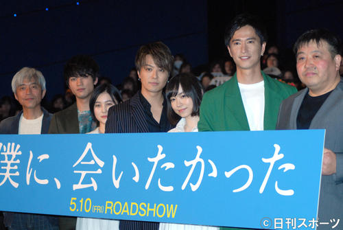 映画「僕に、会いたかった」完成披露上映会に出席した、左から小市慢太郎、板垣瑞生、山口まゆ、TAKAHIRO、柴田杏花、秋山真太郎、錦織良成監督（撮影・大友陽平）