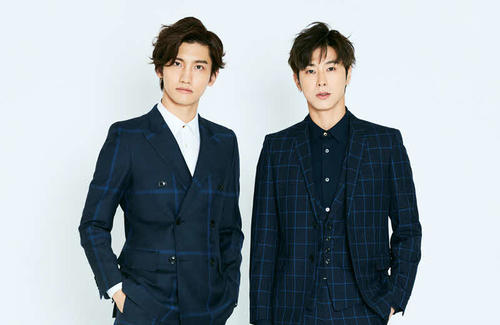 東方神起のチャンミン（左）とユンホ