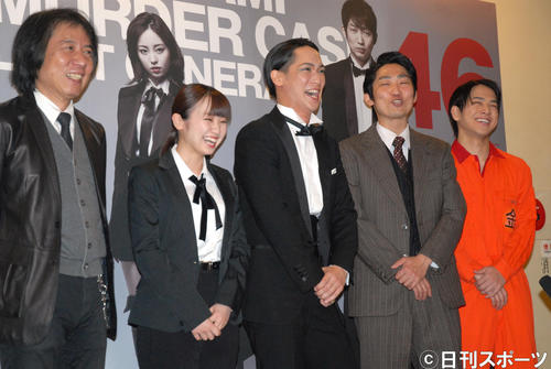 舞台「熱海殺人事件」東京公演の公開稽古を行った、左から岡村俊一氏、今泉佑唯、味方良介、石田明、佐藤友祐（撮影・大友陽平）