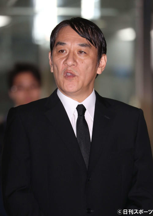 保釈され、謝罪するピエール瀧被告（撮影・大野祥一）