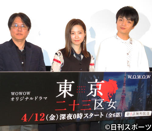 ドラマ「東京二十三区女」のトークイベントに出席した島崎遥香（中央）。左は長江俊和監督、右は岡山天音（撮影・横山慧）