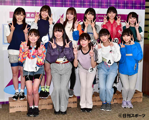 「3人のプリンシパル」公開ゲネプロの囲み取材に臨む乃木坂46の4期生（撮影・小沢裕）