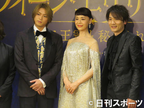「クイーン・エリザベス」に出演する左から高木雄也、大地真央、長野博