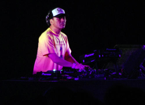 キャンプフェス「GOOUT　JAMBOREE」に出演した石野卓球（読者提供）