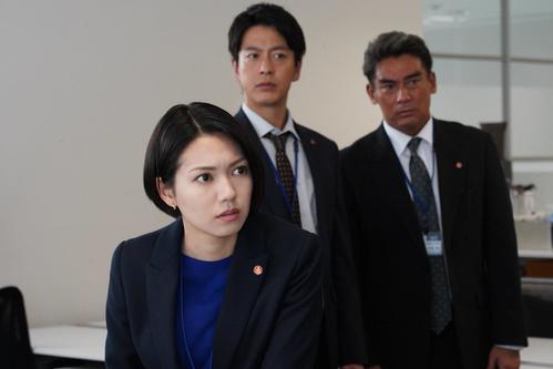 姫川玲子（二階堂ふみ＝左）率いる警視庁捜査一課殺人犯捜査第十係の湯田康平（中林大樹＝中）と石倉保（宍戸開）（C）フジテレビ