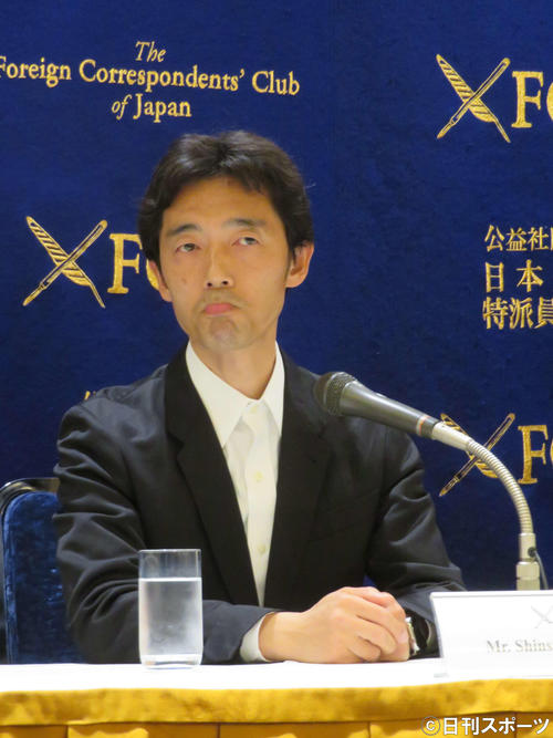 日本外国特派員協会で映画「キングダム」の会見を開いた佐藤信介監督（撮影・村上幸将）