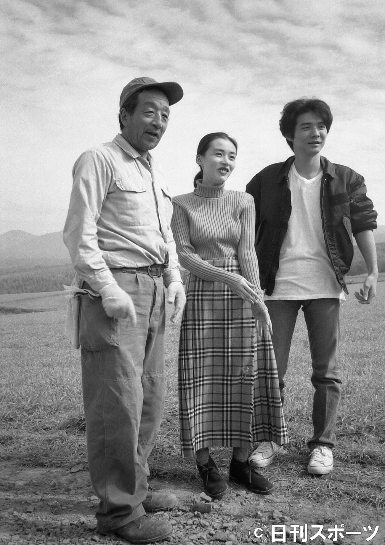 ドラマ「北の国から」の収録を行った左から田中邦衛さん、中嶋朋子、吉岡秀隆（1994年9月28日撮影）