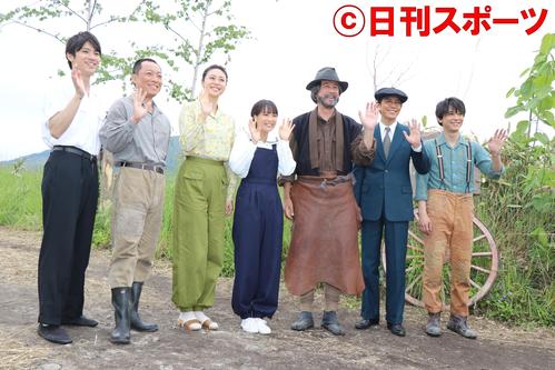 「なつぞら」の出演者。左から山田裕貴、音尾琢真、松嶋菜々子、広瀬すず、草刈正雄、藤木直人、吉沢亮
