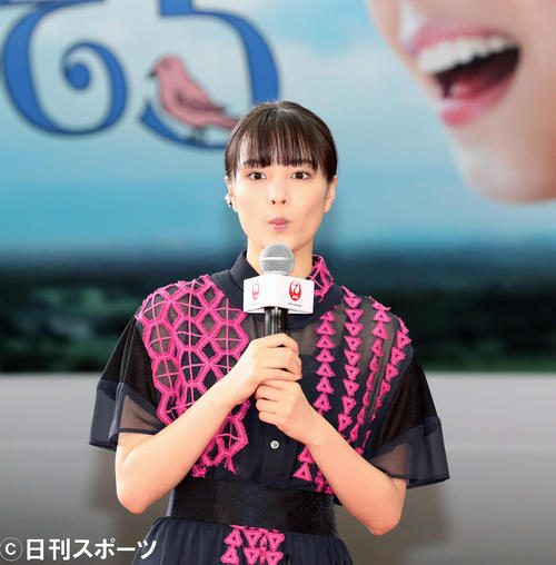 連続テレビ小説「なつぞら」特別塗装機のお披露目でおちょぼ口をする広瀬すず