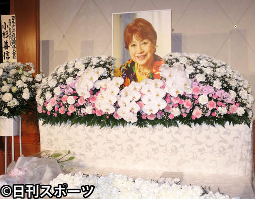 天地総子さん「お別れの会」の祭壇