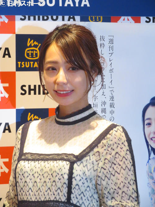 初フォトエッセー「風をたべる－makan　angin－」発刊記念イベントに出席した宇垣美里