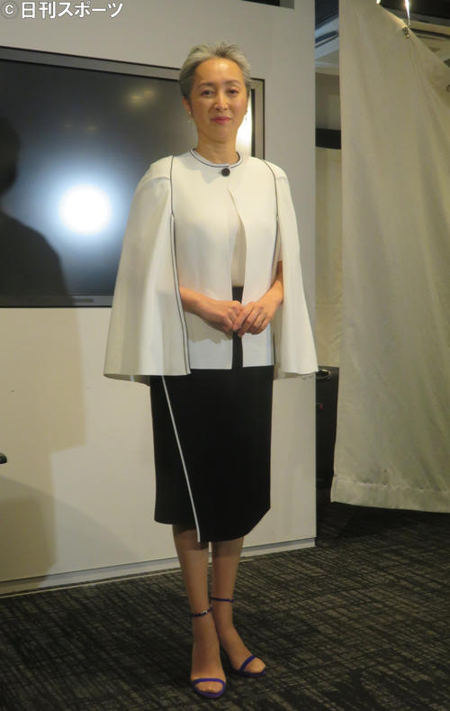 初書籍「グレイヘアと生きる」刊行記念イベントに出席した近藤サト