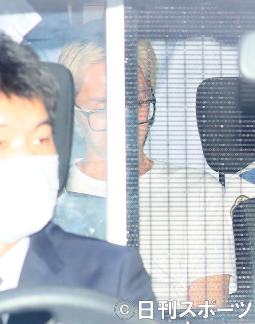 地検から月島署に戻る「AAA」のリーダー浦田直也容疑者（撮影・足立雅史）