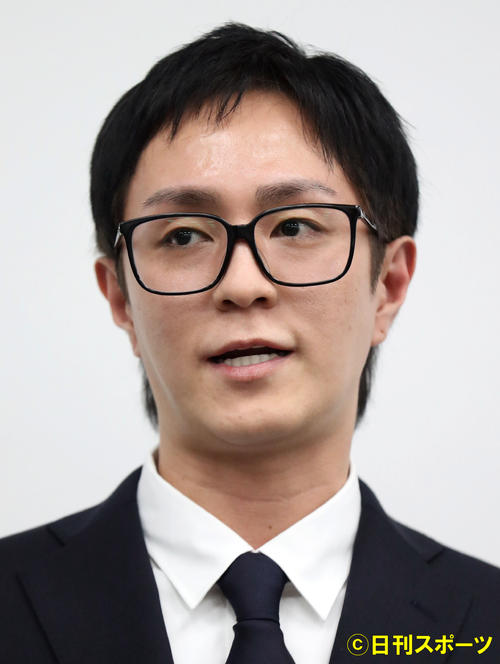 21日、エイベックス本社での謝罪会見を行ったAAAリーダーの浦田直也