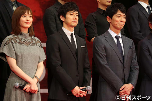 映画「空母いぶき」の完成試写会に出席した、左から本田翼、西島秀俊、佐々木蔵之介