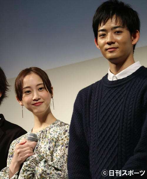 TBS系「都立水商！　～令和～」の制作発表イベントに出席した竜星涼（右）と松井玲奈