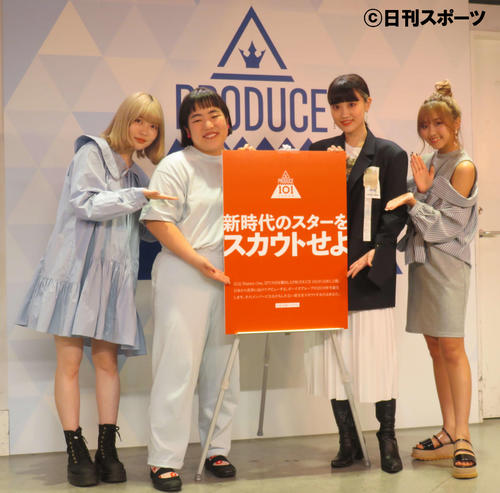 会見に出席した、左から小関れん、ゆりやんレトリィバァ、高井香子、れいたび