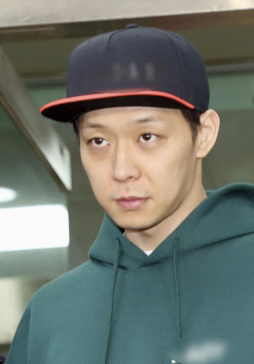 18日、韓国・水原の警察署で薬物使用の容疑で取り調べを受けたパク・ユチョン（聯合＝共同）