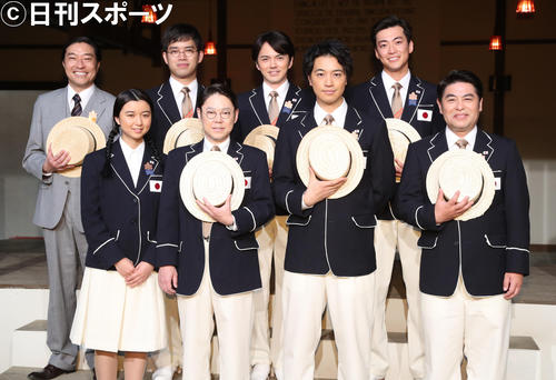 前列左から上白石萌歌、阿部サダヲ、斎藤工、皆川猿時、後列左からトータス松本、三浦貴大、林遣都、大東駿介（撮影・林敏行）