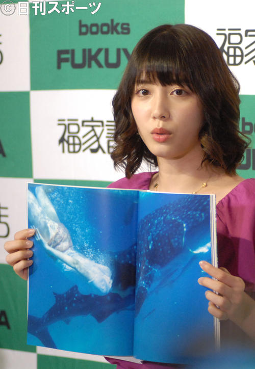 ファースト写真集「RUKA／LUCA」発売イベントを行った松田るか（撮影・大友陽平）